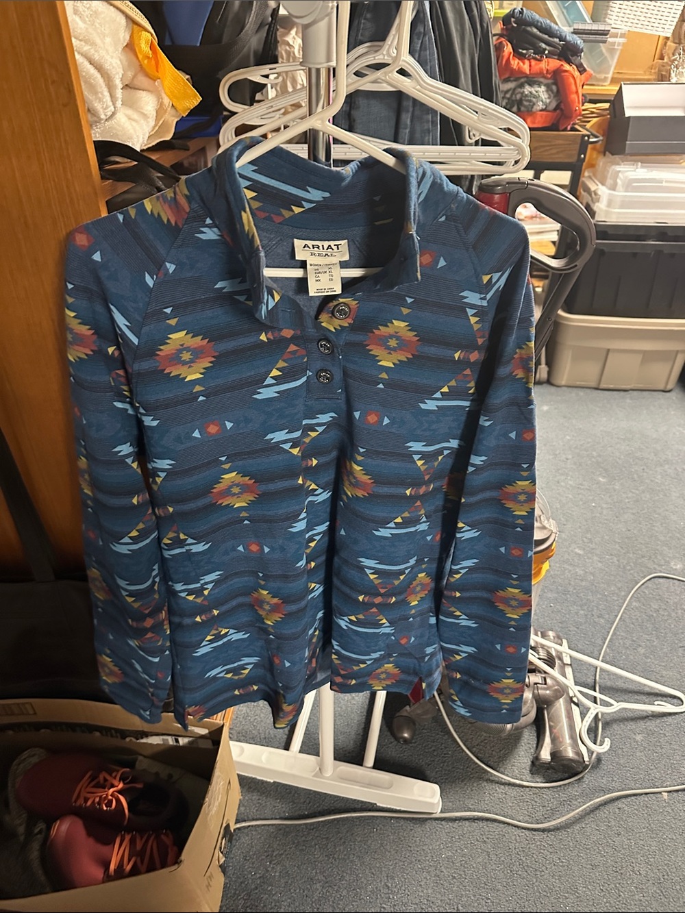Ariat Women’s Blue Patterned Long-Sleeve Henley Shirt